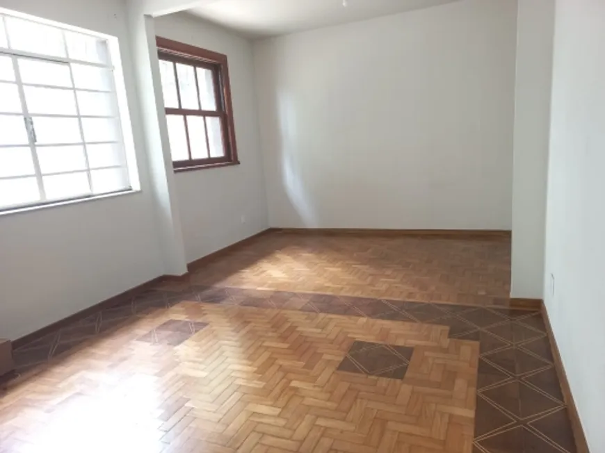 Foto 1 de Casa com 2 Quartos para alugar, 185m² em Santo Antônio, Belo Horizonte