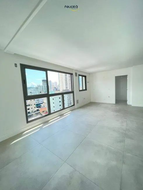 Foto 1 de Apartamento com 4 Quartos à venda, 150m² em Centro, Balneário Camboriú