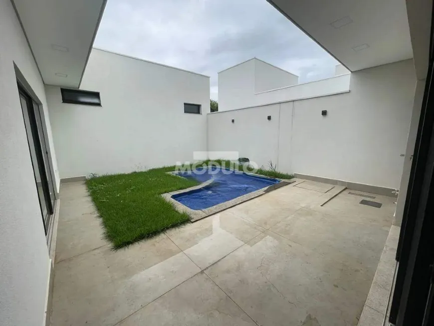 Foto 1 de Casa de Condomínio com 3 Quartos para alugar, 150m² em Grand Ville, Uberlândia