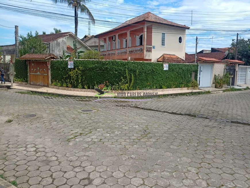 Foto 1 de Sobrado com 4 Quartos à venda, 203m² em Jardim Mosteiro, Itanhaém