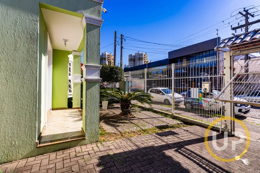 Foto 1 de Casa com 4 Quartos para alugar, 330m² em Cristal, Porto Alegre