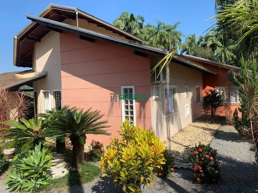 Foto 1 de Casa com 2 Quartos para alugar, 132m² em Santa Luzia, Jaraguá do Sul