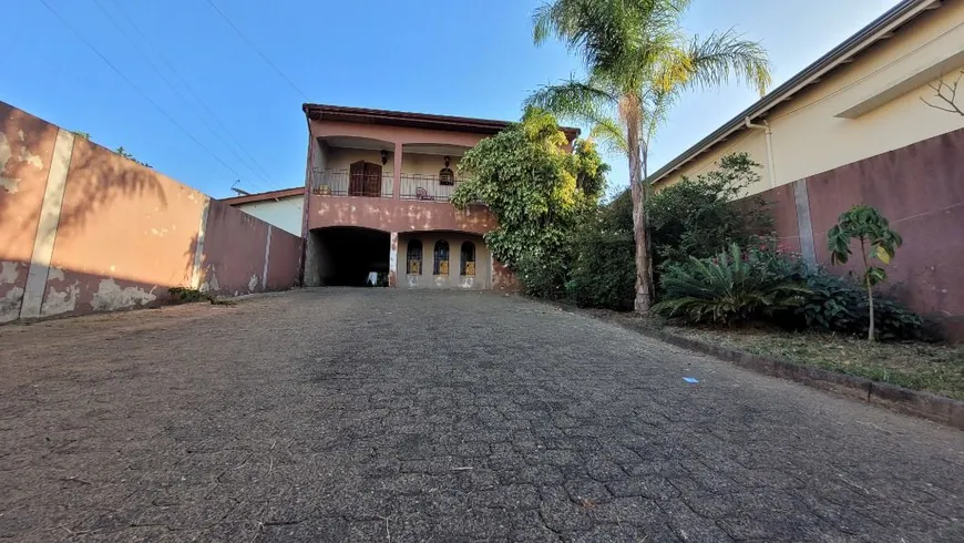 Foto 1 de Sobrado com 4 Quartos à venda, 283m² em Vila Santana, Campinas