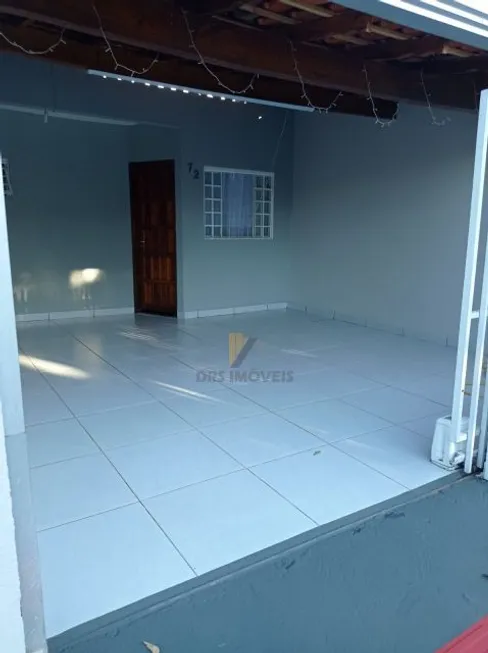 Foto 1 de Casa com 2 Quartos à venda, 81m² em Jardim Roma, Londrina