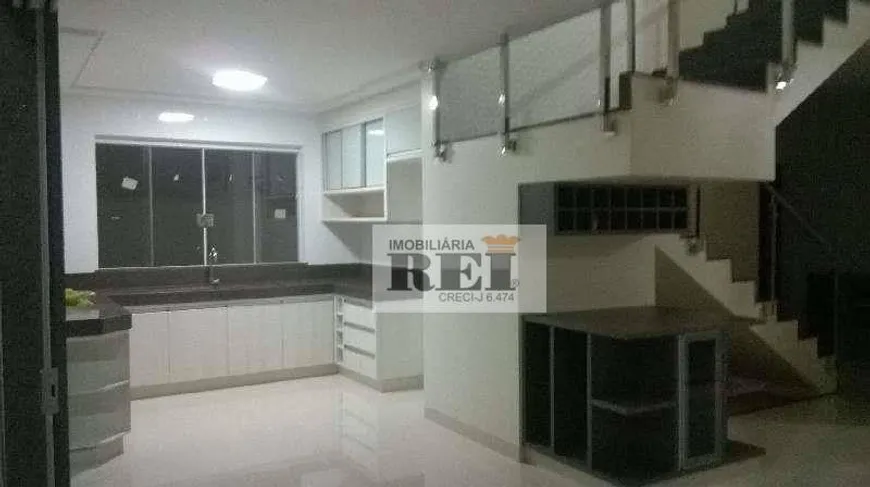 Foto 1 de Sobrado com 3 Quartos à venda, 372m² em Vila Baylão, Rio Verde