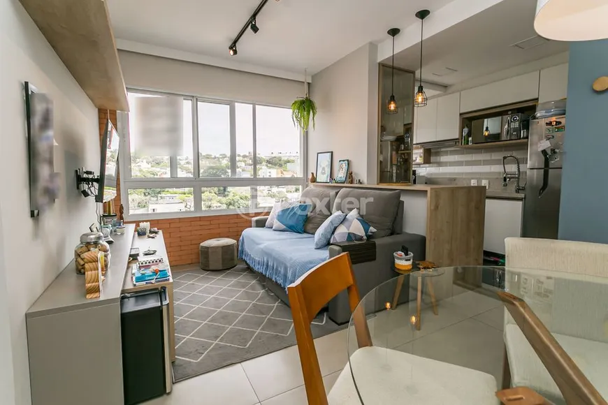 Foto 1 de Apartamento com 2 Quartos à venda, 55m² em Medianeira, Porto Alegre