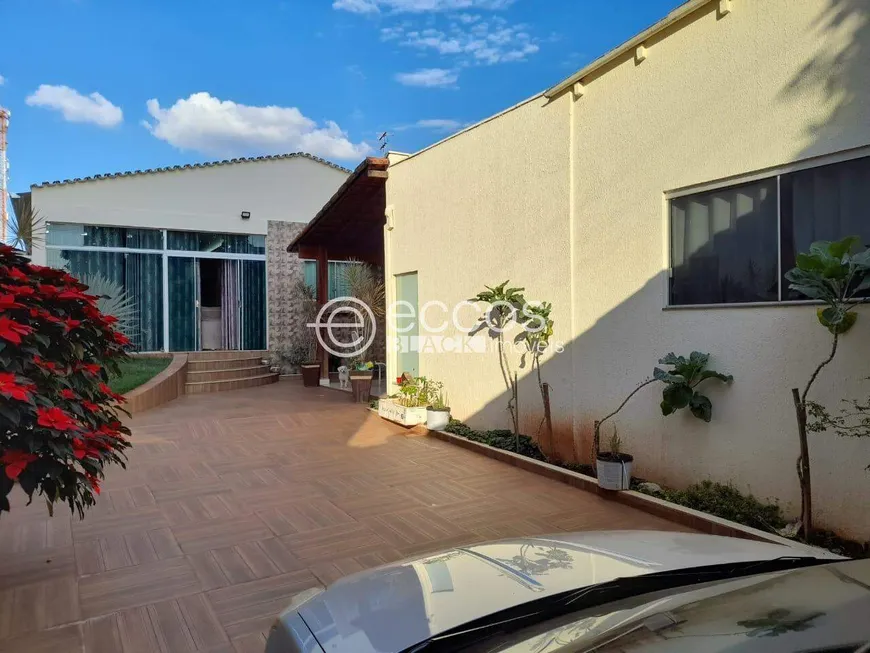 Foto 1 de Casa com 4 Quartos à venda, 280m² em Patrimônio, Uberlândia