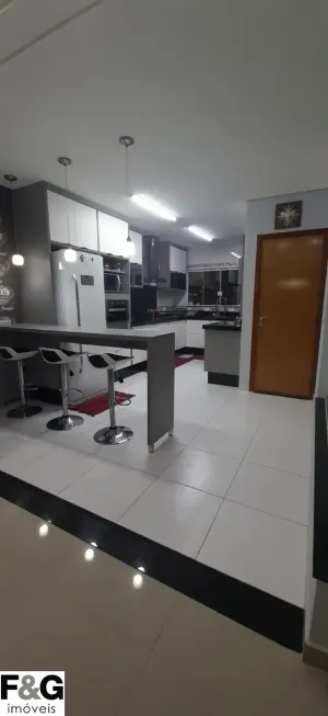 Foto 1 de Casa com 3 Quartos à venda, 219m² em Parque Terra Nova II, São Bernardo do Campo