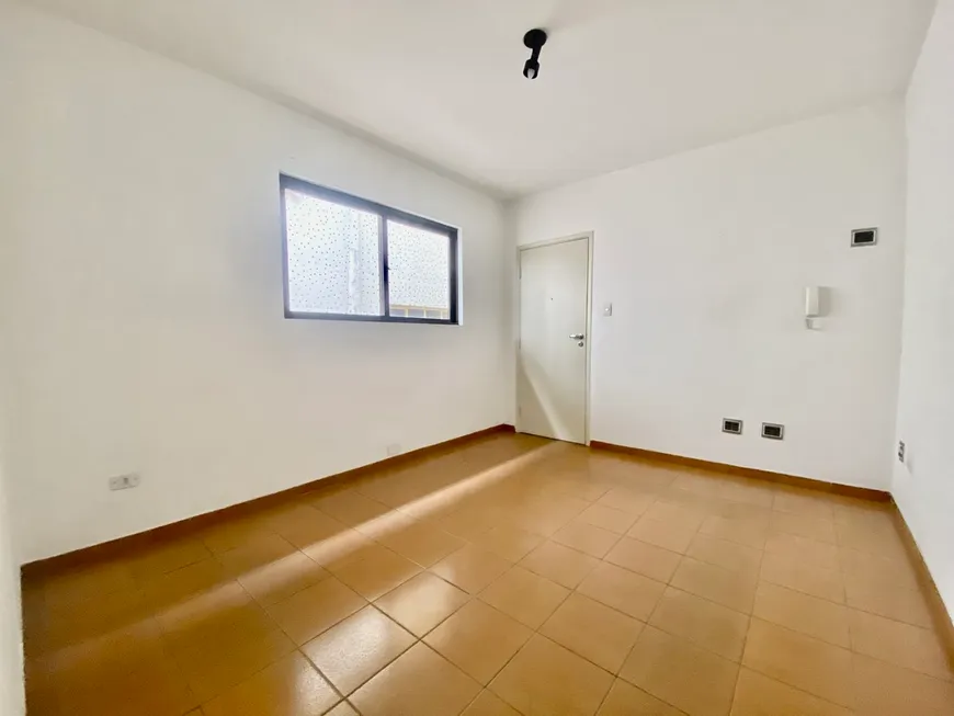 Foto 1 de Sala Comercial com 3 Quartos para alugar, 70m² em Boqueirão, Santos