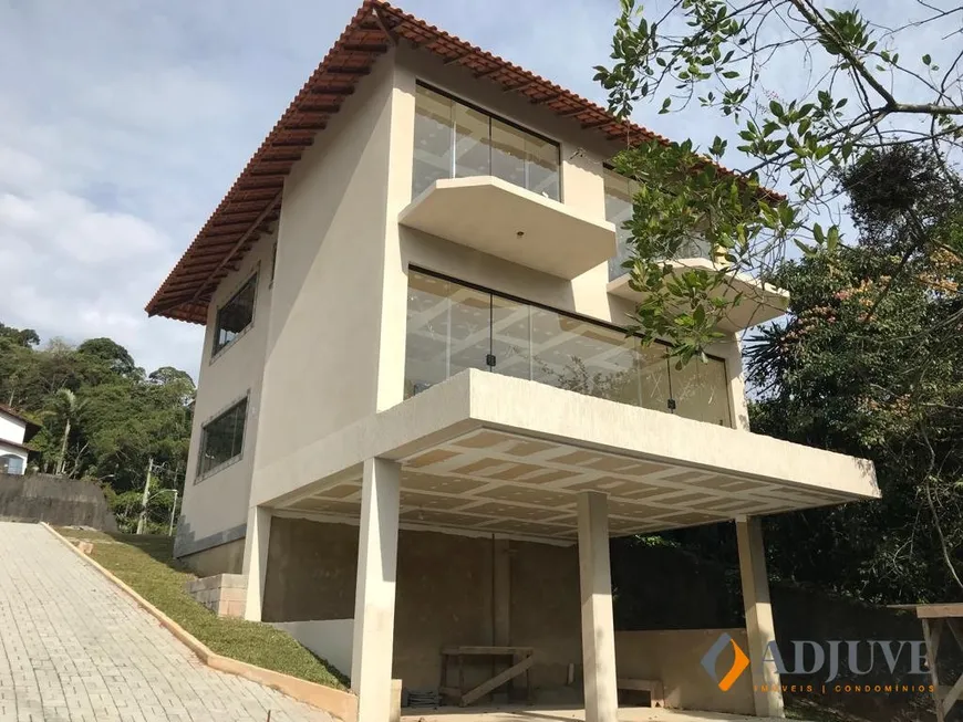 Foto 1 de Casa com 3 Quartos à venda, 227m² em Castelanea, Petrópolis