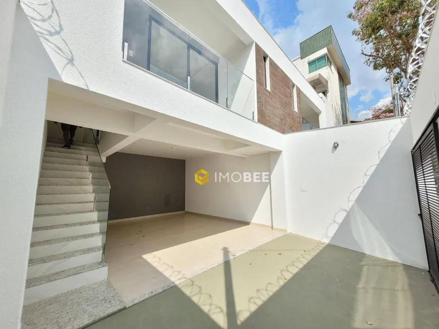 Foto 1 de Casa com 3 Quartos à venda, 160m² em Santa Mônica, Belo Horizonte