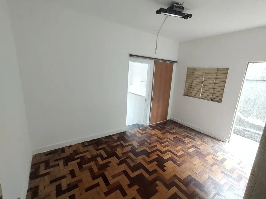 Foto 1 de Casa com 2 Quartos para alugar, 70m² em Planalto, Belo Horizonte