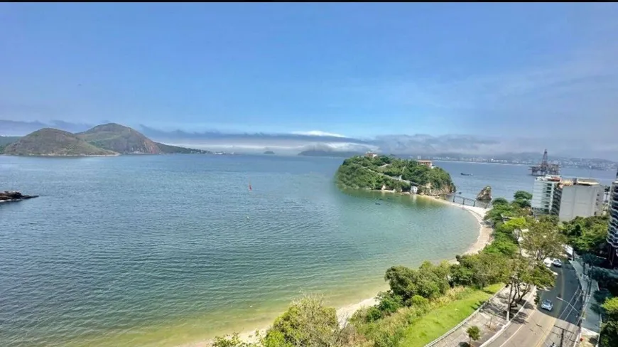 Foto 1 de Apartamento com 4 Quartos à venda, 490m² em Boa Viagem, Niterói