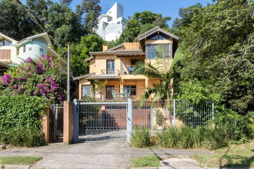 Foto 1 de Casa com 4 Quartos à venda, 322m² em Ipanema, Porto Alegre