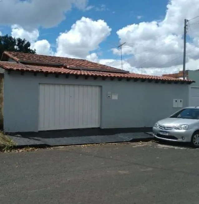 Foto 1 de Casa com 3 Quartos à venda, 180m² em Jardim das Palmeiras, Uberlândia