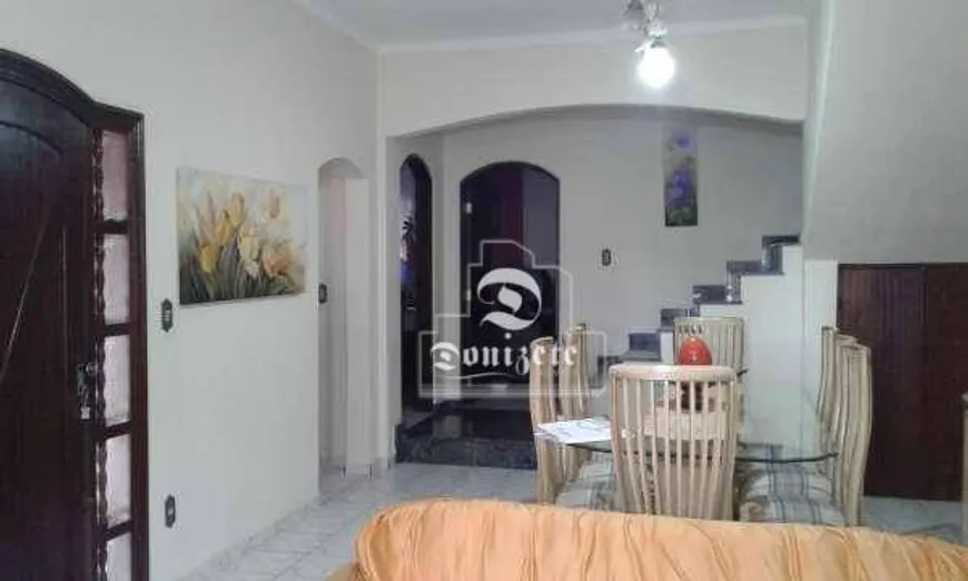 Foto 1 de Sobrado com 3 Quartos à venda, 253m² em Vila Lucinda, Santo André