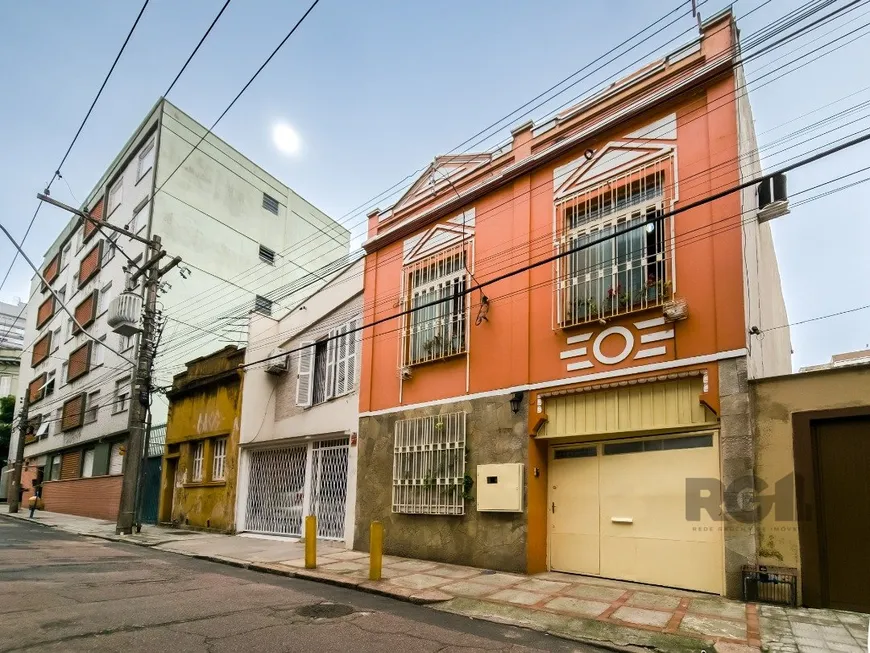 Foto 1 de Casa com 2 Quartos à venda, 255m² em Centro Histórico, Porto Alegre