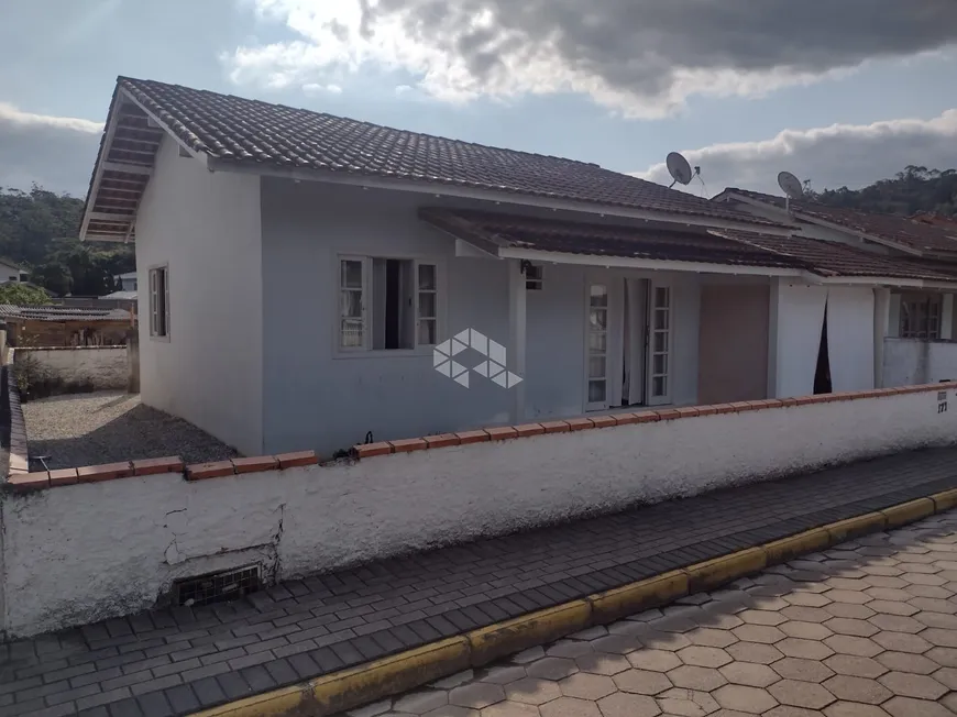 Foto 1 de Casa com 2 Quartos à venda, 73m² em Centro, Guabiruba