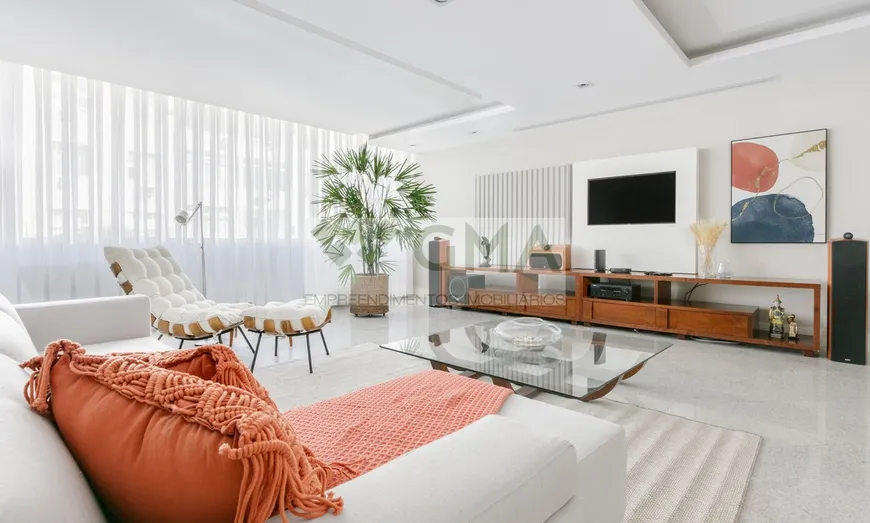 Foto 1 de Apartamento com 3 Quartos para alugar, 285m² em Copacabana, Rio de Janeiro