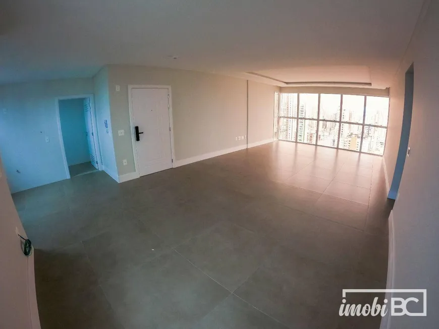 Foto 1 de Apartamento com 3 Quartos à venda, 135m² em Centro, Balneário Camboriú