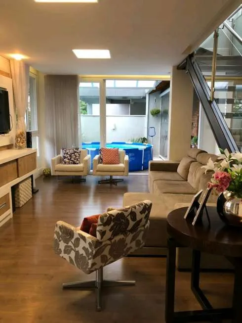 Foto 1 de Sobrado com 3 Quartos à venda, 251m² em Higienópolis, São Paulo