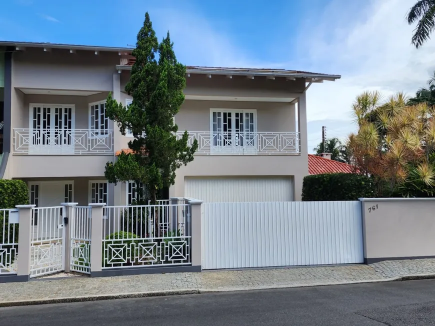 Foto 1 de Sobrado com 3 Quartos à venda, 220m² em América, Joinville