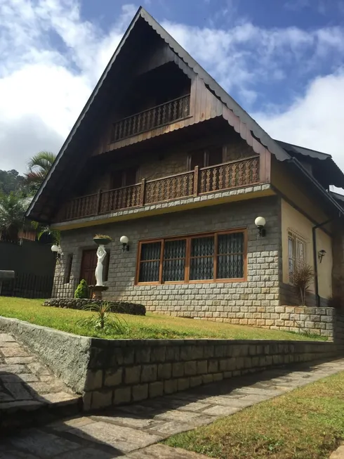 Foto 1 de Casa de Condomínio com 4 Quartos à venda, 372m² em Mosela, Petrópolis