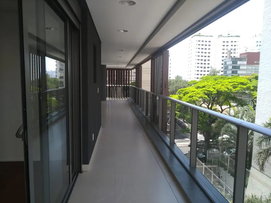Foto 1 de Apartamento com 3 Quartos à venda, 248m² em Vila Nova Conceição, São Paulo