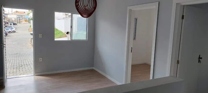 Foto 1 de Casa de Condomínio com 2 Quartos à venda, 44m² em Lopes de Oliveira, Sorocaba