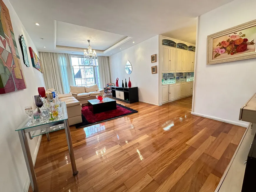 Foto 1 de Apartamento com 3 Quartos à venda, 130m² em Icaraí, Niterói