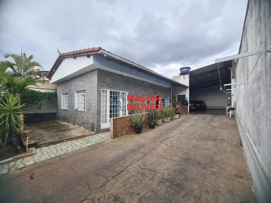 Foto 1 de Casa com 3 Quartos à venda, 266m² em Amazonas, Contagem