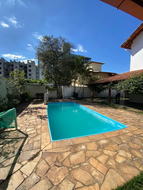 Foto 1 de Casa com 6 Quartos à venda, 329m² em Castelo, Belo Horizonte