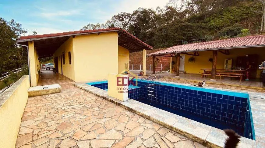 Foto 1 de Fazenda/Sítio com 3 Quartos à venda, 190m² em Zona Rural, Monteiro Lobato