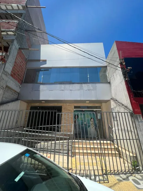 Foto 1 de Casa com 4 Quartos para venda ou aluguel, 197m² em Itapuã, Salvador