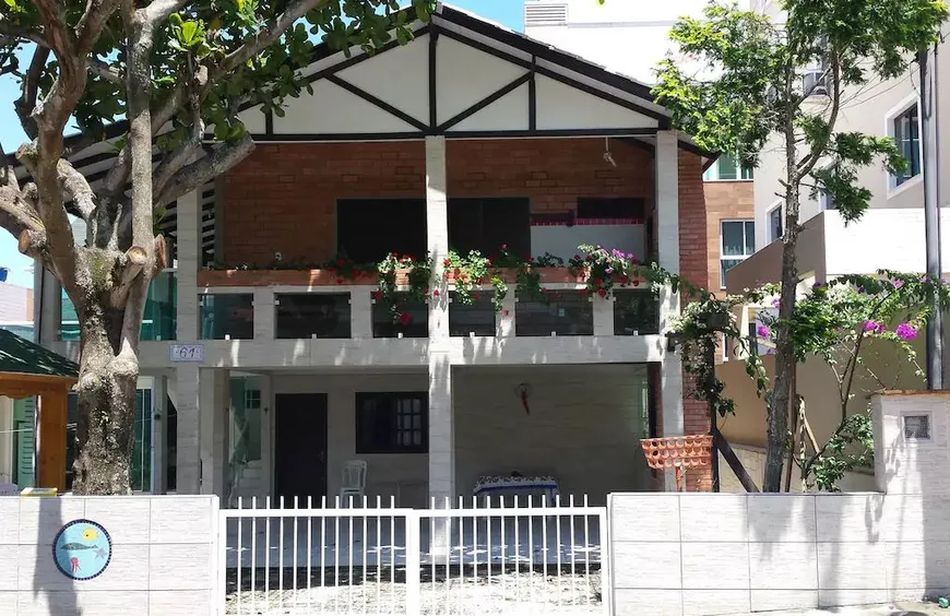 Foto 1 de Casa com 8 Quartos à venda, 280m² em Centro, Bombinhas