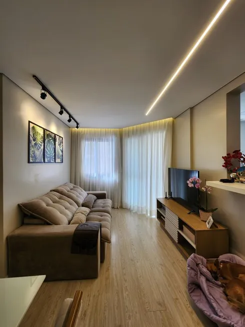 Foto 1 de Apartamento com 2 Quartos à venda, 60m² em Novo Mundo, Curitiba