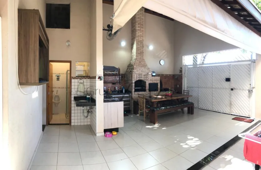 Foto 1 de Sobrado com 4 Quartos à venda, 230m² em Villa Branca, Jacareí