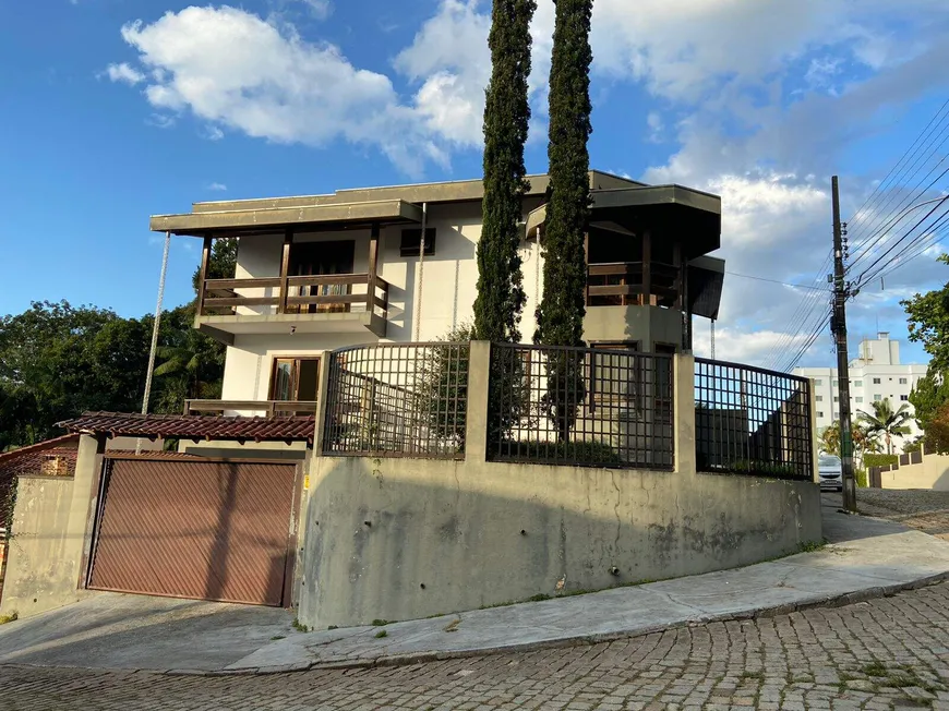 Foto 1 de Casa com 8 Quartos à venda, 250m² em Sao Luiz, Brusque