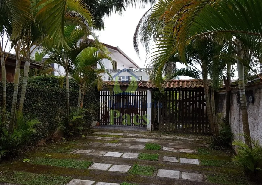 Foto 1 de Sobrado com 3 Quartos à venda, 200m² em Centro, Guaratuba