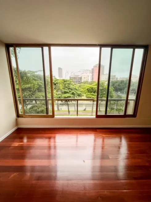 Foto 1 de Apartamento com 4 Quartos para alugar, 155m² em Leblon, Rio de Janeiro