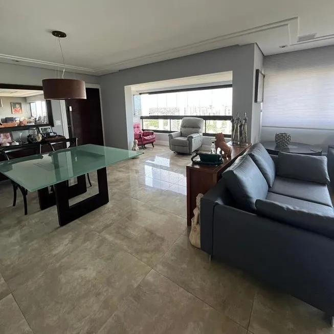 Foto 1 de Apartamento com 4 Quartos à venda, 210m² em Casa Forte, Recife
