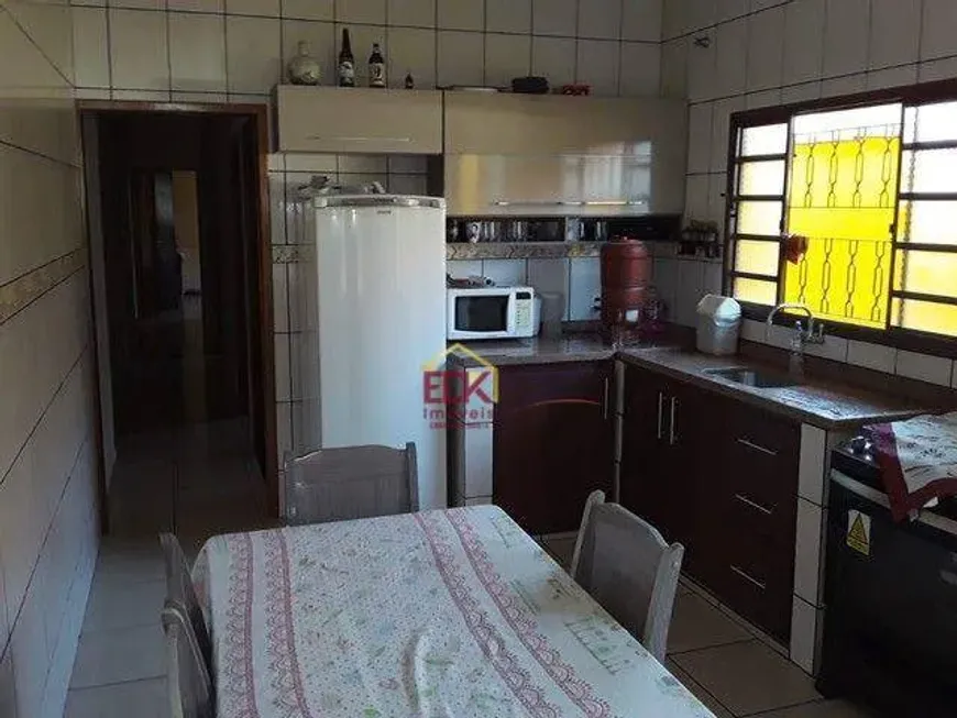 Foto 1 de Casa com 3 Quartos à venda, 84m² em Parque São Domingos, Pindamonhangaba