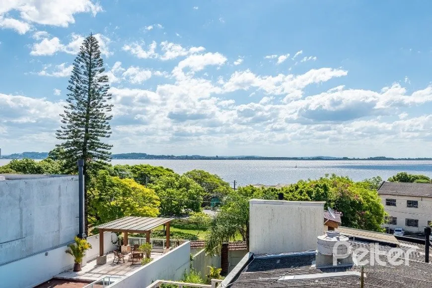 Foto 1 de Casa com 4 Quartos à venda, 300m² em Vila Assunção, Porto Alegre