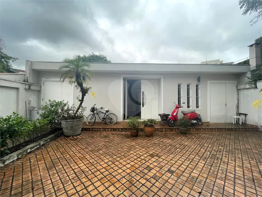 Foto 1 de Casa com 1 Quarto à venda, 275m² em Alto de Pinheiros, São Paulo