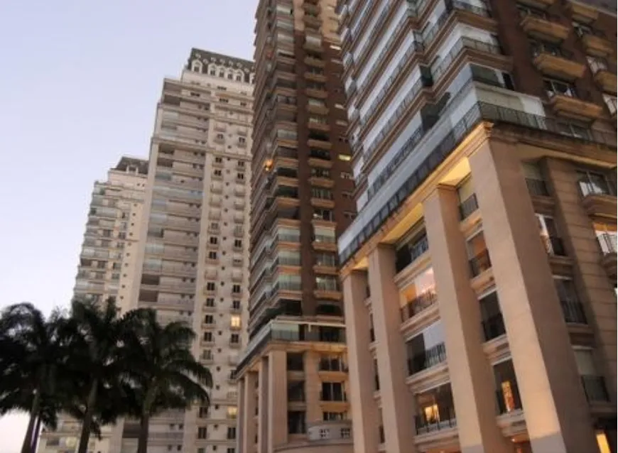 Foto 1 de Apartamento com 3 Quartos à venda, 300m² em Cidade Jardim, São Paulo