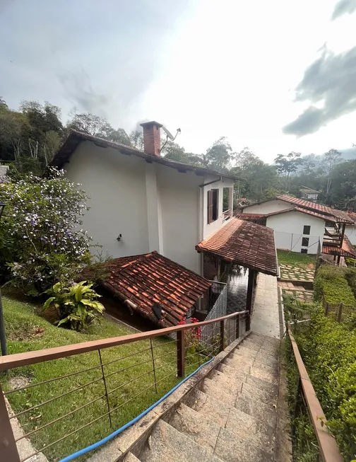 Foto 1 de Casa de Condomínio com 3 Quartos à venda, 131m² em Bonsucesso, Petrópolis