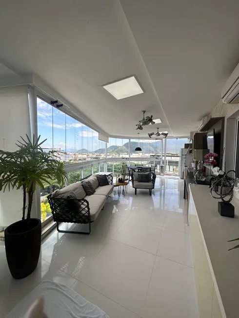 Foto 1 de Apartamento com 3 Quartos à venda, 200m² em Barra da Tijuca, Rio de Janeiro