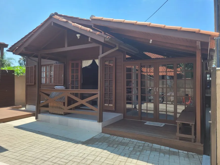 Foto 1 de Casa com 3 Quartos à venda, 90m² em Morro das Pedras, Florianópolis