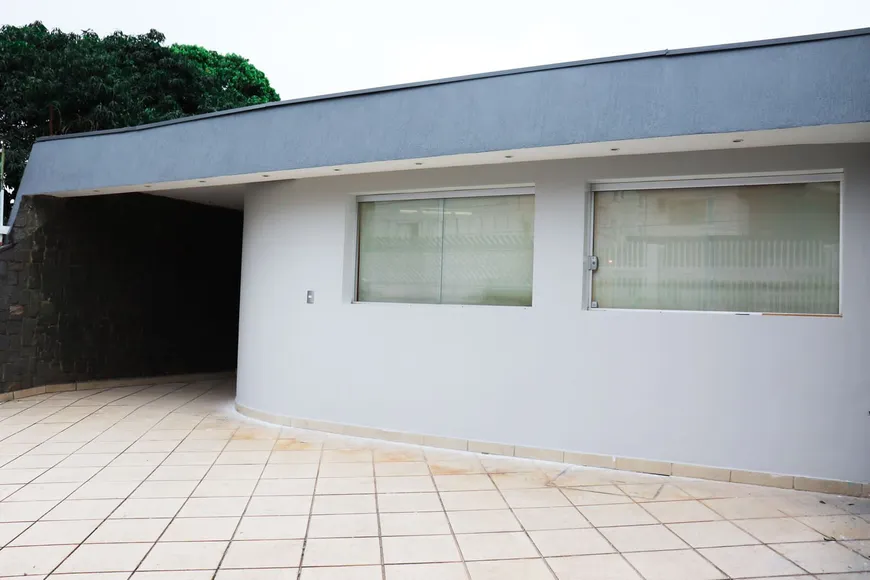 Foto 1 de Casa com 3 Quartos para alugar, 239m² em Vila Jacuí, São Paulo