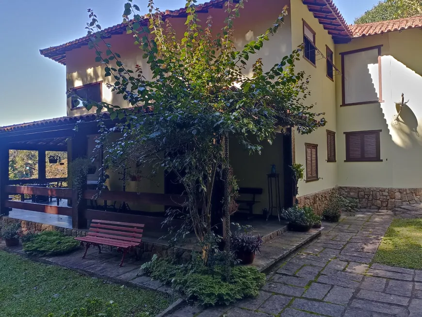 Foto 1 de Casa de Condomínio com 4 Quartos para venda ou aluguel, 420m² em Itaipava, Petrópolis
